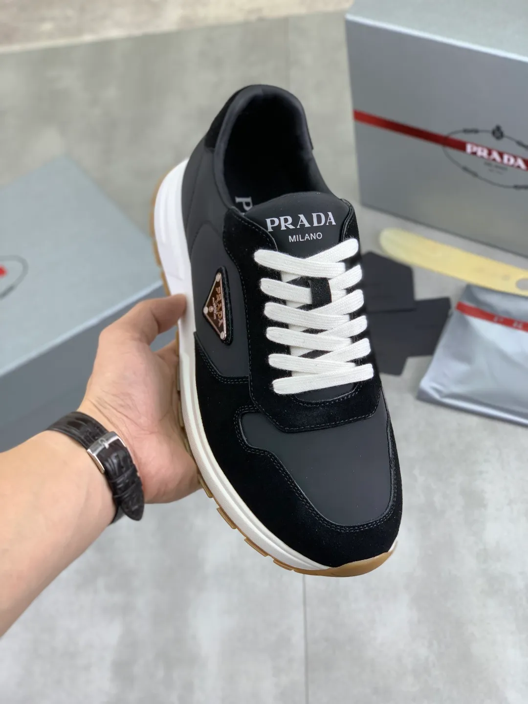 Men's shoes 💰P580💰 [New style] High version official website popular models are on the market, 🆘 The trendy brand (Prada) mainly promotes popular models, avant-garde and versatile fashionable men's shoes private version mold opening, cowhide surface splicing 1:1 replica... Fashion is simple, original imported cowhide and lining cowhide feet; the atmosphere and personality are more fashionable, eye-catching and pursuing class. It will subvert the old idea and be with you to spend time with you. A must-have for fashionistas! Must keep for yourself ! High-end comfort, high-end quality workmanship. Size: 38-45; multiple colors available.